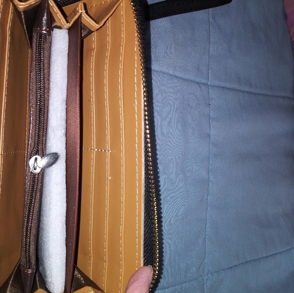 🌹2/$10 Wallet - Picture 2 of 3